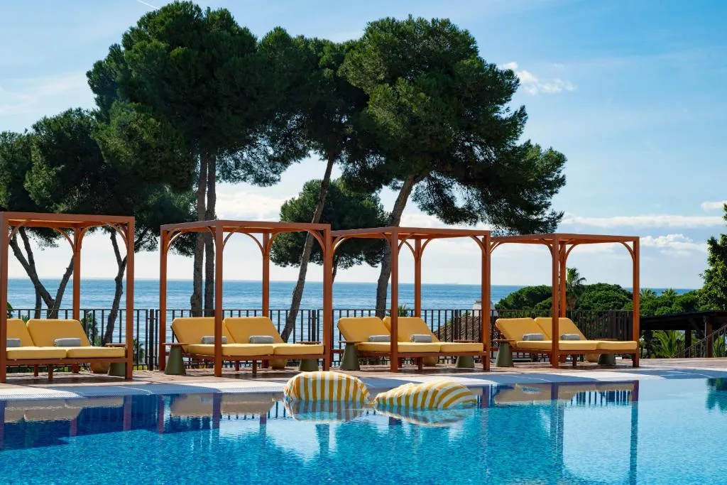 Don Carlos Marbella - 5-star hotel in Elviria (beachfront, east Marbella), Marbella - photo 1