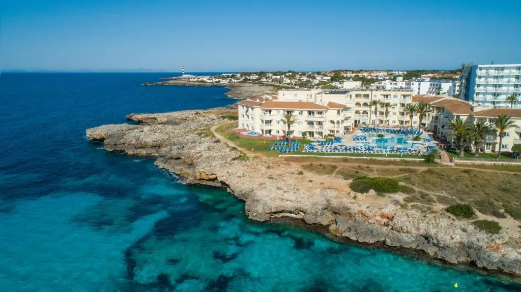Grupotel Tamariscos - Hotel de 3 estrelas em Cala'n Bosch beach, Menorca - photo 1