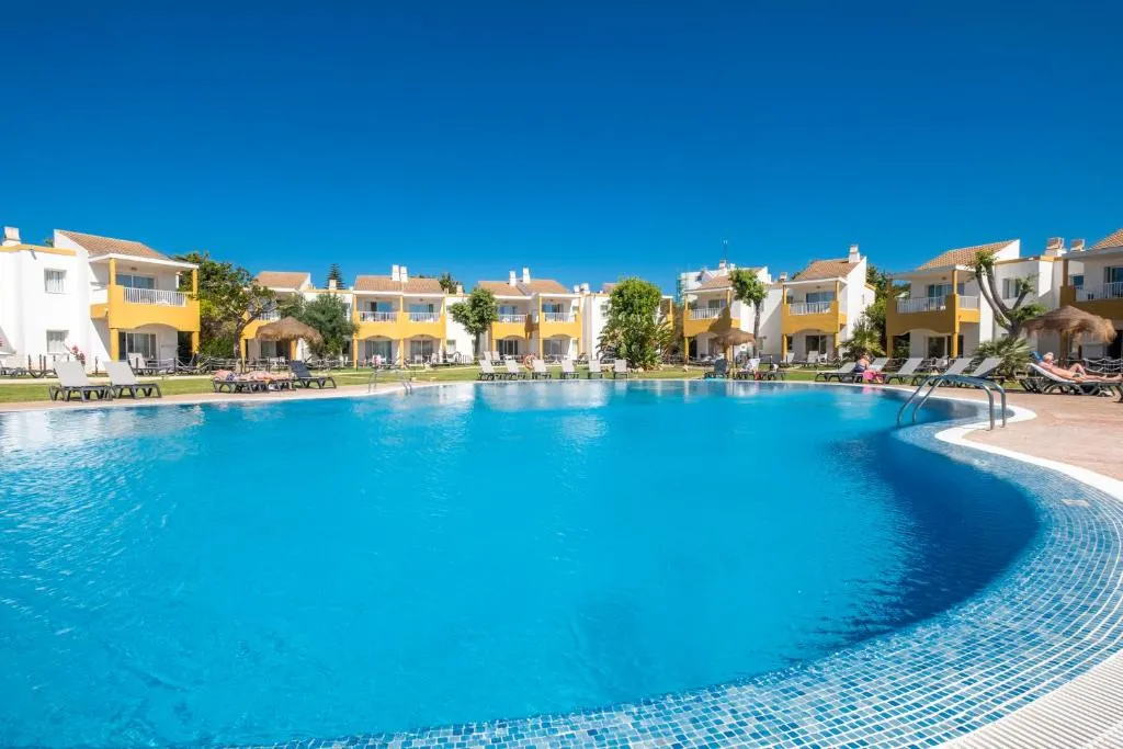 Comitas Isla del Aire - Hotel de 4 estrellas en Punta Prima, Menorca - photo 1