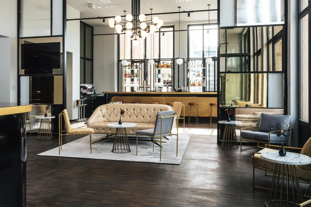 Façade de l'hôtel AMERON München Motorworld dans un ancien atelier ferroviaire