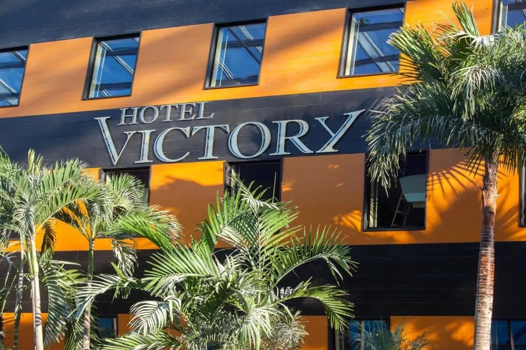 Fachada do Hotel Victory Therme Erding com tema de navio, Erding