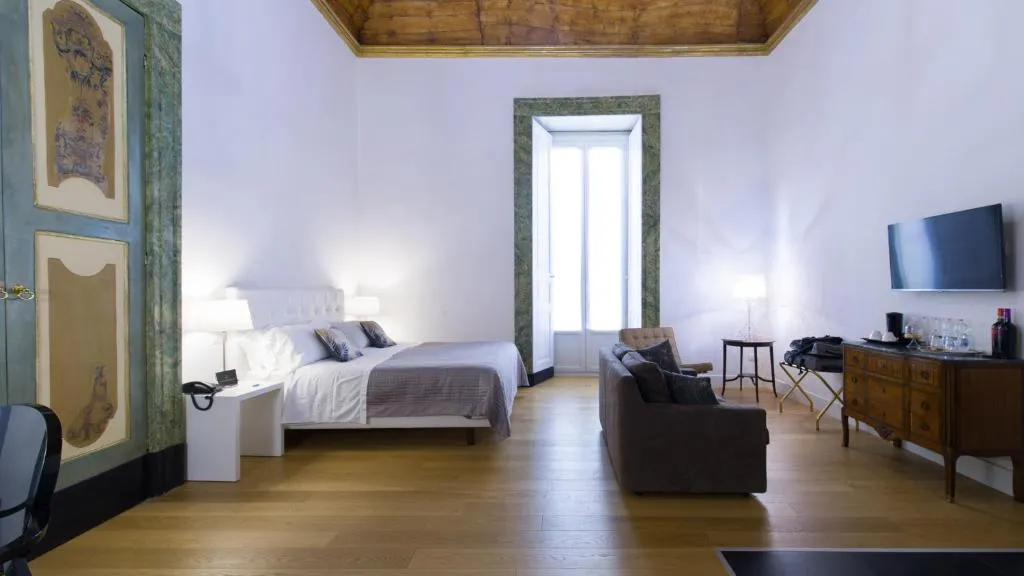 Santa Chiara Boutique Hotel - 4-star hotel in Naples Historical Centre (5 min to San Gregorio Armeno), Naples - photo 1