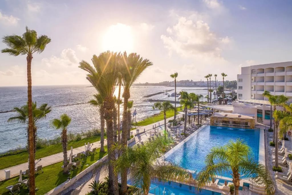 Alexander The Great Beach Hotel sur l'avenue Poseidonos, Paphos