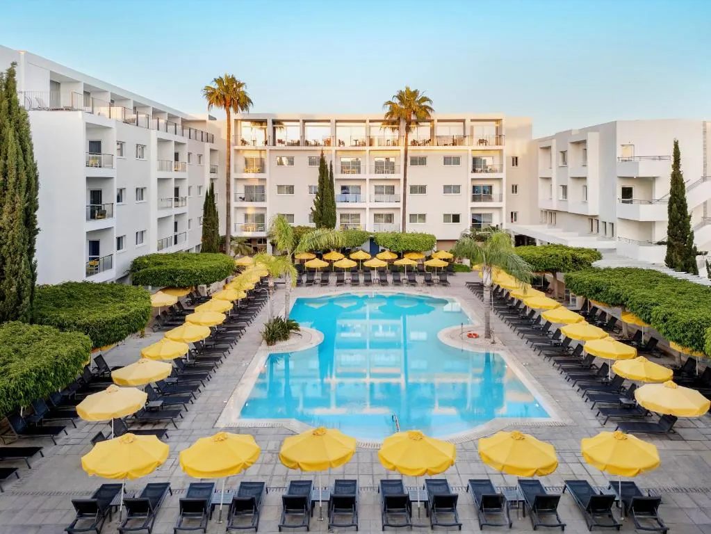 Piscina del Mayfair Hotel & Gardens, Pafos