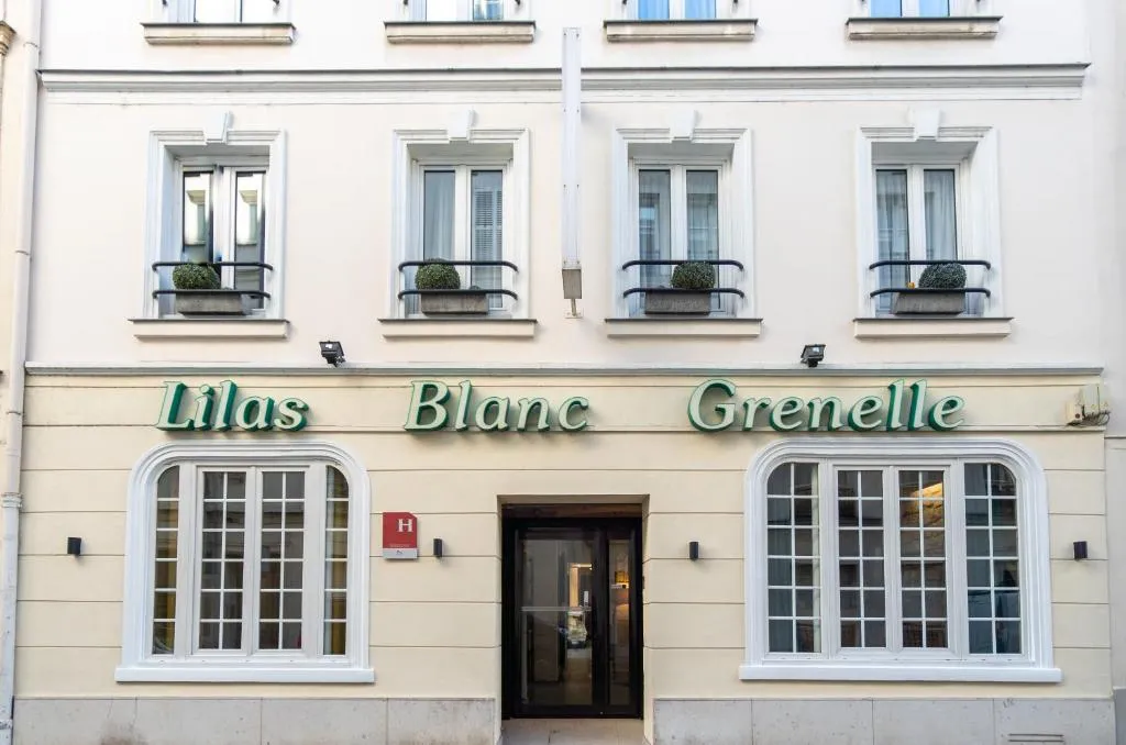 Façade de l'hôtel Lilas Blanc rue de l'Avre, Paris 15e