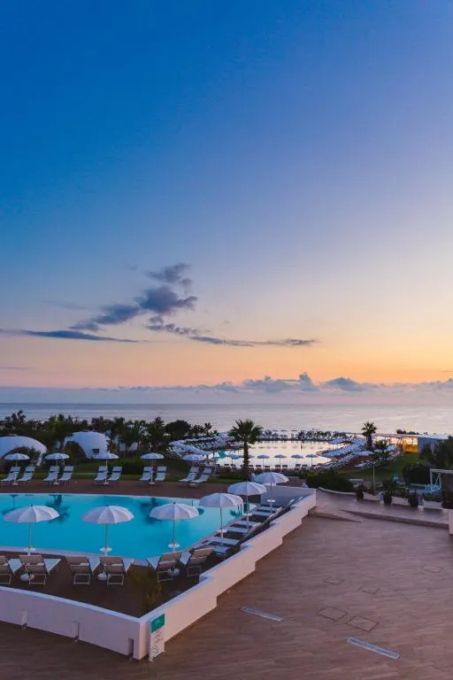 Piscina exterior no Torre Cintola Greenblu Sea Emotions em Monopoli
