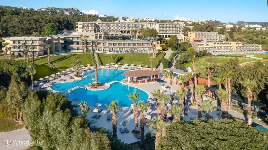 Piscina do Kresten Palace Hotel em Kallithea, Rodes