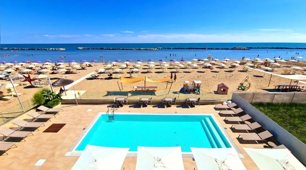 You & Me Beach Hotel - Hotel de 3 estrellas en Rimini, Rimini - photo 1