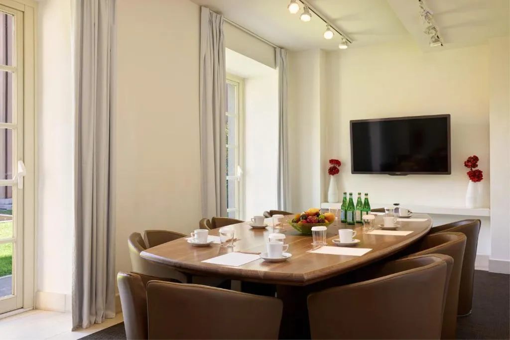 Jardín y piscina de la Villa Agrippina Gran Meliá en Roma