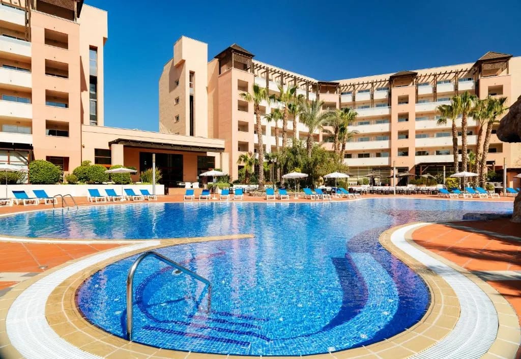 H10 Salauris Palace - 4-star hotel in Avenida PaΓ―sos Catalans, Salou - photo 1