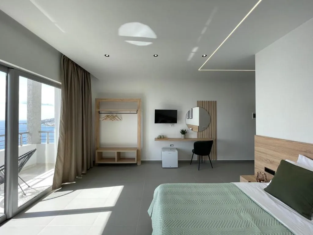 Helen's Seaside Resort - Hôtel 3 étoiles, Rruga Karl Gega (seaside strip), Sarande - photo 1