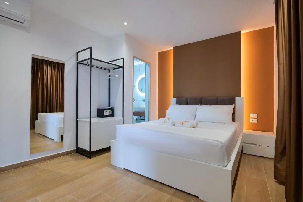 ADORA's VIEW HOTEL - Hotel de 3 estrellas en Hilltop, Saranda, Sarande - photo 1