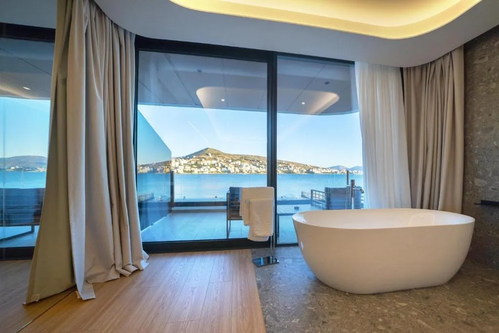 AlYACHT Premium Hotel - Hotel de 4 estrellas en Sarandë beachfront, private beach access, Sarande - photo 1