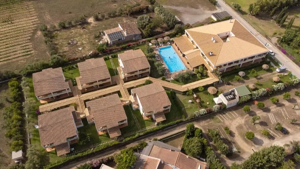 Fachada do hotel iH Hotels Le Zagare Resort em Villasimius, Sardenha