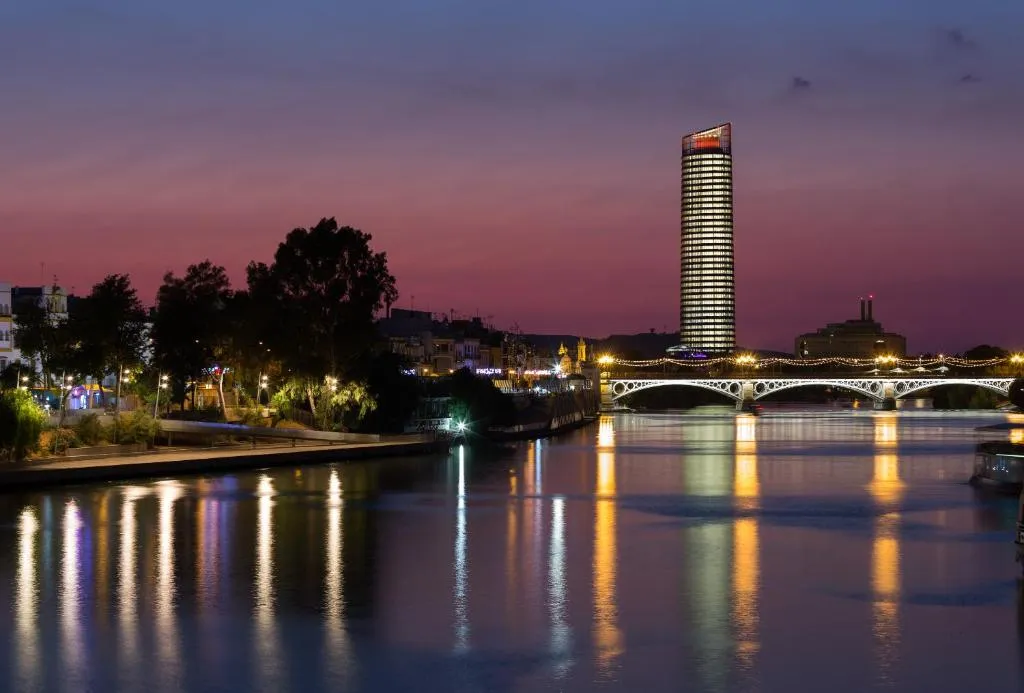Eurostars Torre Sevilla - Hotel de 5 estrelas em Triana, Seville - photo 1