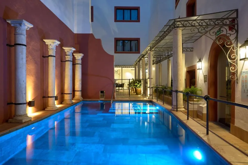 Cour et entrée de l'hôtel Murillo Reinoso à Séville