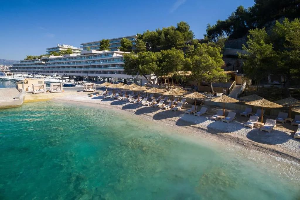 Le Méridien Lav Split, resort con playa y complejo de piscinas
