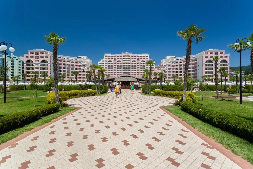 DIT Majestic Beach Resort - 4-star hotel in Central Sunny Beach, Sunny Beach - photo 1