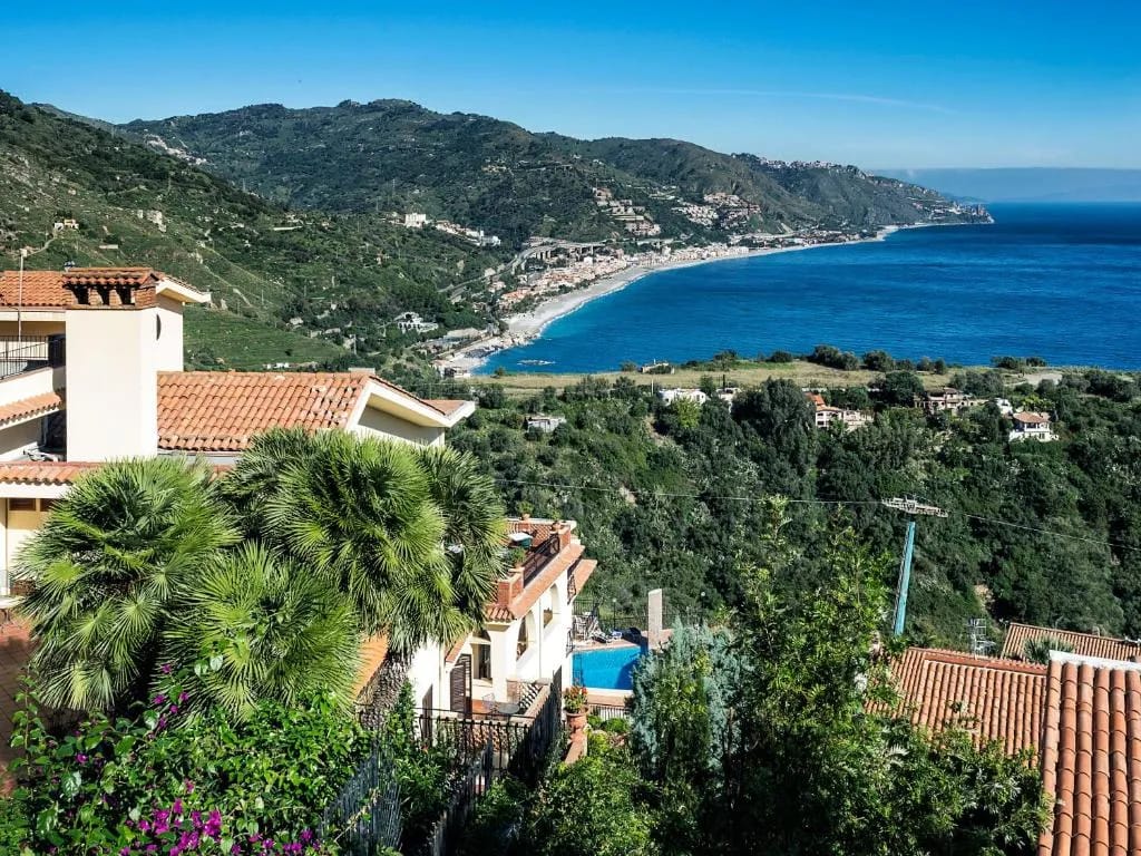 Fachada do Hotel Sirius Taormina na Via Guardiola Vecchia