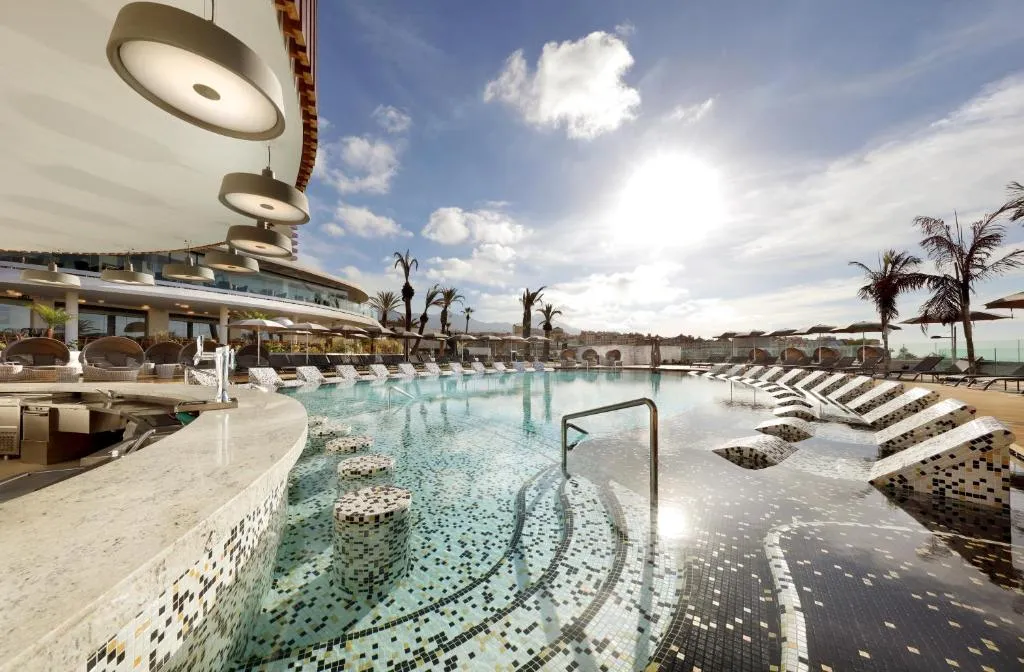 Extérieur et piscine du Hard Rock Hotel Tenerife