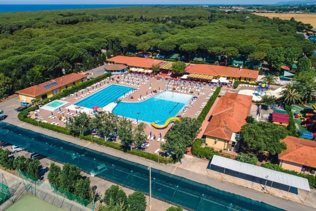 Hotiday Marina di Cecina residence complex in La Cinquantina
