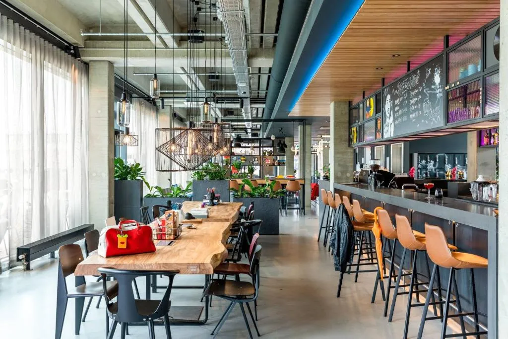 Moxy Utrecht - 4-star hotel in Zuid, Utrecht - photo 1