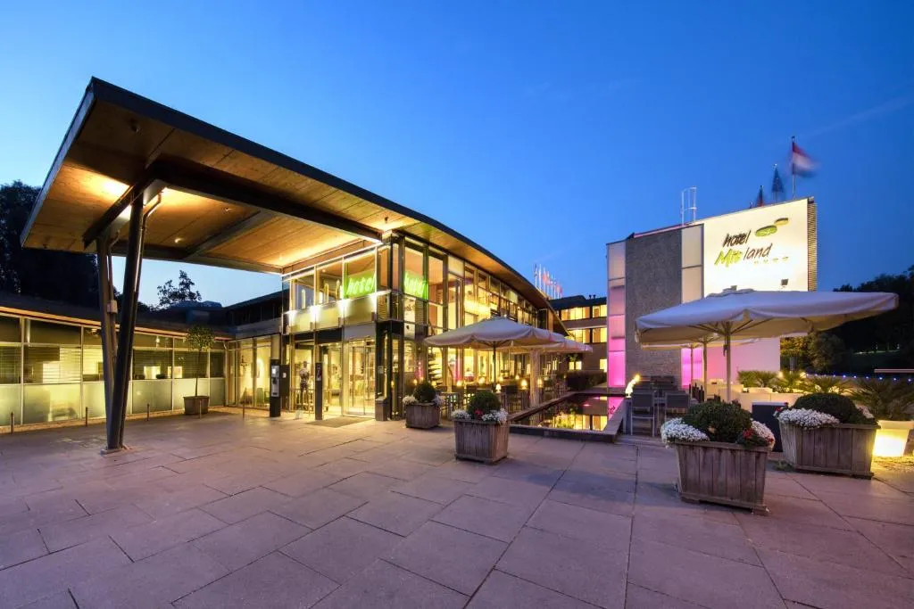 Hotel Mitland - 4-star hotel in Noordoost β near Voorveldse Polder, Utrecht - photo 1