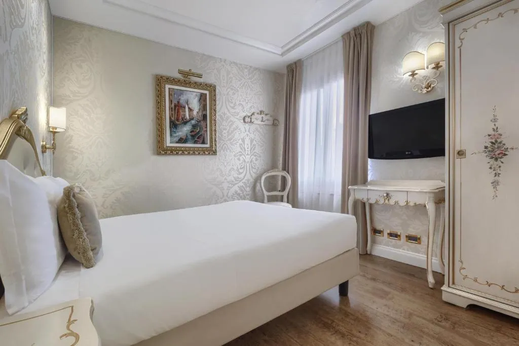 Hotel Olimpia Venice, BW Signature Collection 3sup - 3-star hotel in Santa Croce, Venice - photo 1
