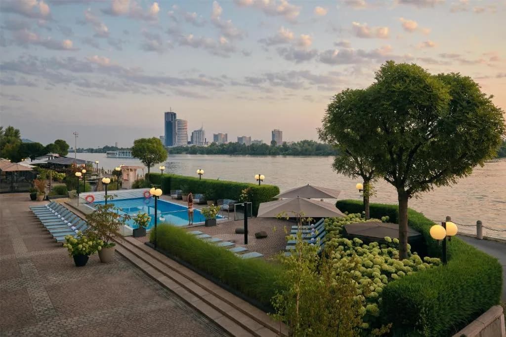 Hôtel Hilton Vienna Waterfront sur le canal du Danube