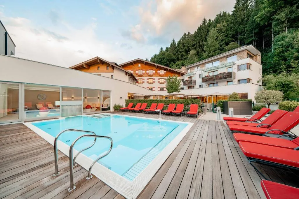 Familotel Amiamo - 4-star hotel in Schüttdorf (south, 1.5 km from lake), Zell am See - photo 1