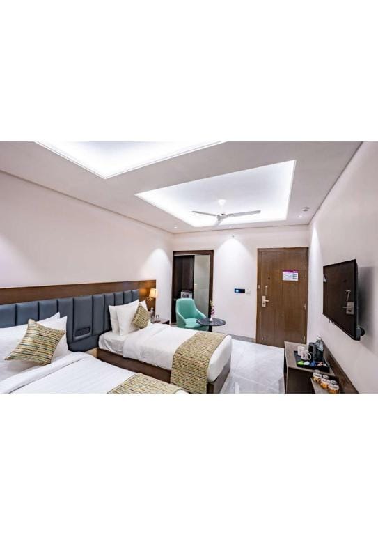 Hotel Raaj Palace - 4-star hotel in Agra, Agra - photo 1
