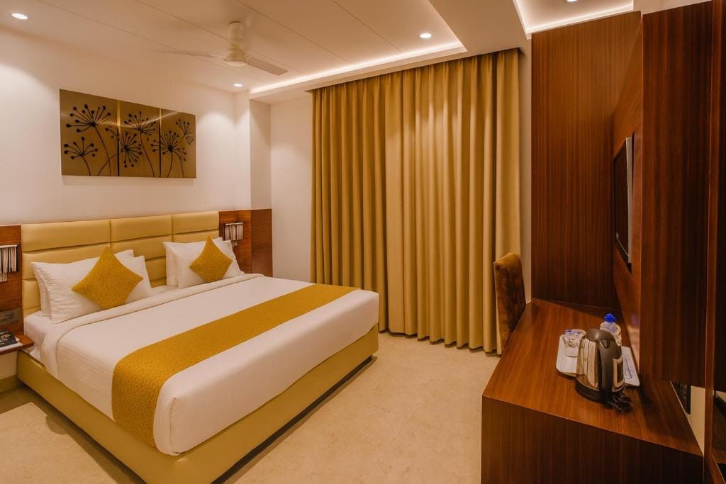 HOTEL TEN SQUARE - 5 Minutes from The Taj Mahal - 3-star hotel in Agra, Agra - photo 1