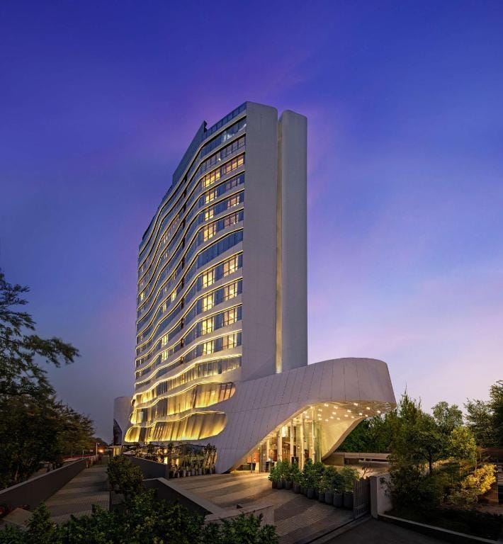 DoubleTree by Hilton Ahmedabad - 4-star hotel in Ahmedabad, Ahmedabad - photo 1