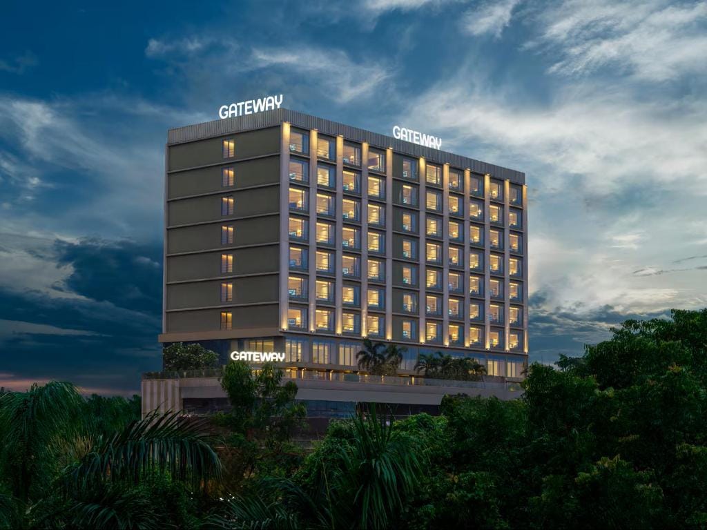 Gateway Ahmedabad Sindhu Bhavan - 5-star hotel in Ahmedabad, Ahmedabad - photo 1