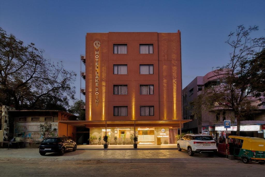 Hotel Lake Point - 3-star hotel in Ahmedabad, Ahmedabad - photo 1