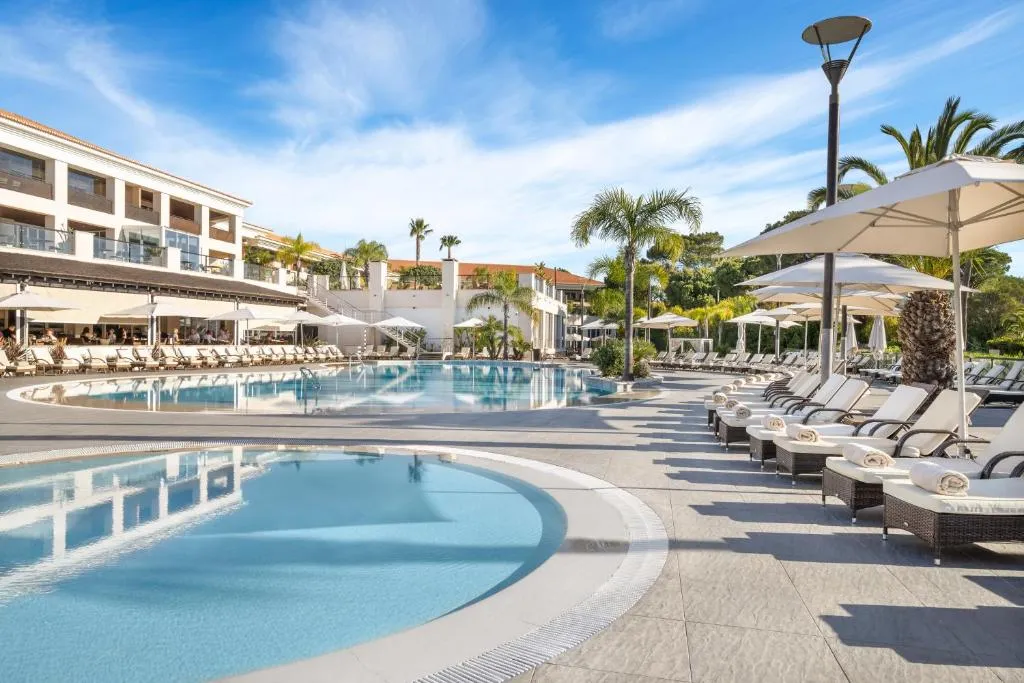 Fachada del hotel Wyndham Grand Algarve en Quinta do Lago, Algarve