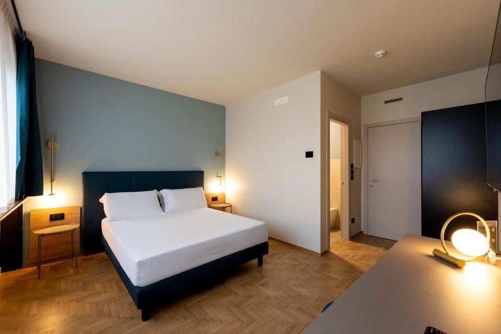 Cristal Palace Hotel - 4-star hotel in Andria, Andria - photo 1