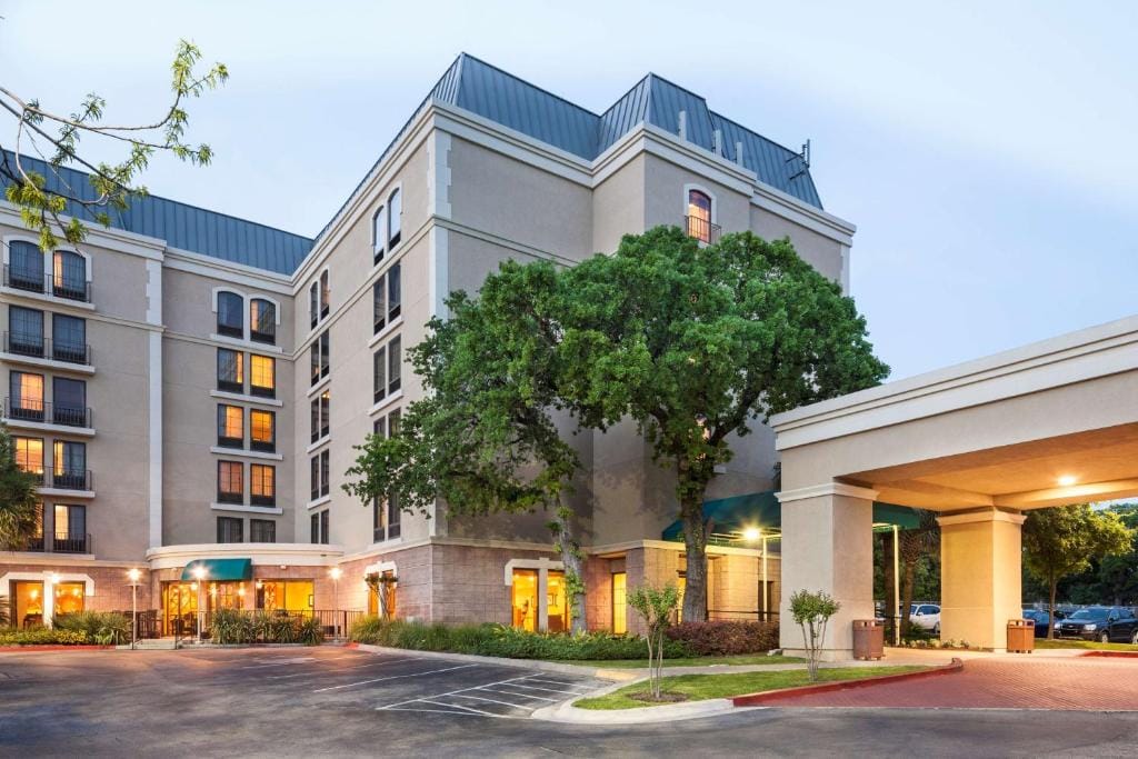 DoubleTree by Hilton Austin-University Area - 3-star hotel in Austin, Austin - photo 1