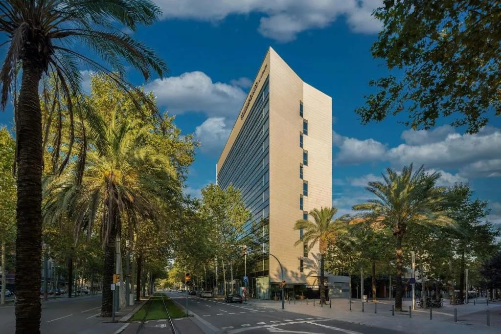 Four Points by Sheraton Barcelona Diagonal - 4-star hotel in Sant Marti, Barcelona - photo 1