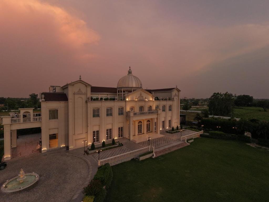 Rajwada Hotel and Resort - 4-star hotel in Bareilly, Bareilly - photo 1