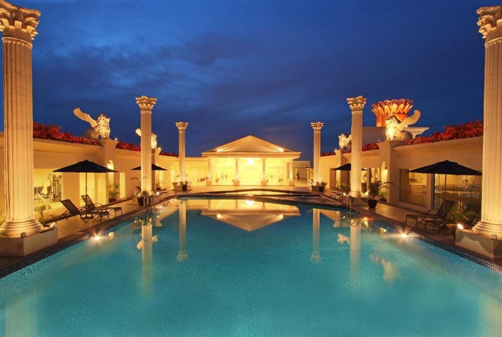 Harmoni One Convention Hotel and Service Apartments - 4-star hotel in Batam Center, Batam Center - photo 1