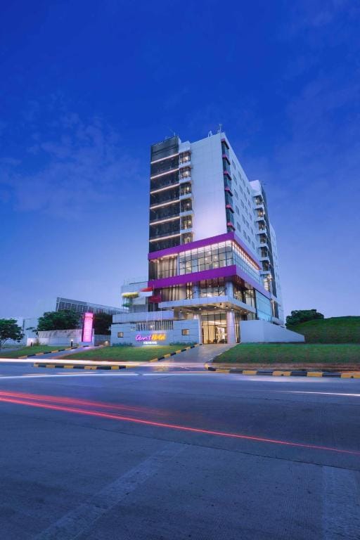 Quest Prime Cikarang by ASTON - 4-star hotel in Bekasi, Bekasi - photo 1