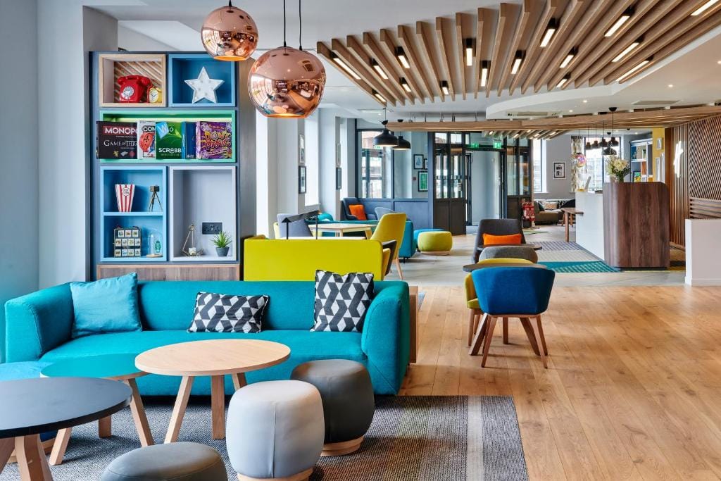 Holiday Inn Belfast by IHG - 4-star hotel in Belfast, Belfast - photo 1