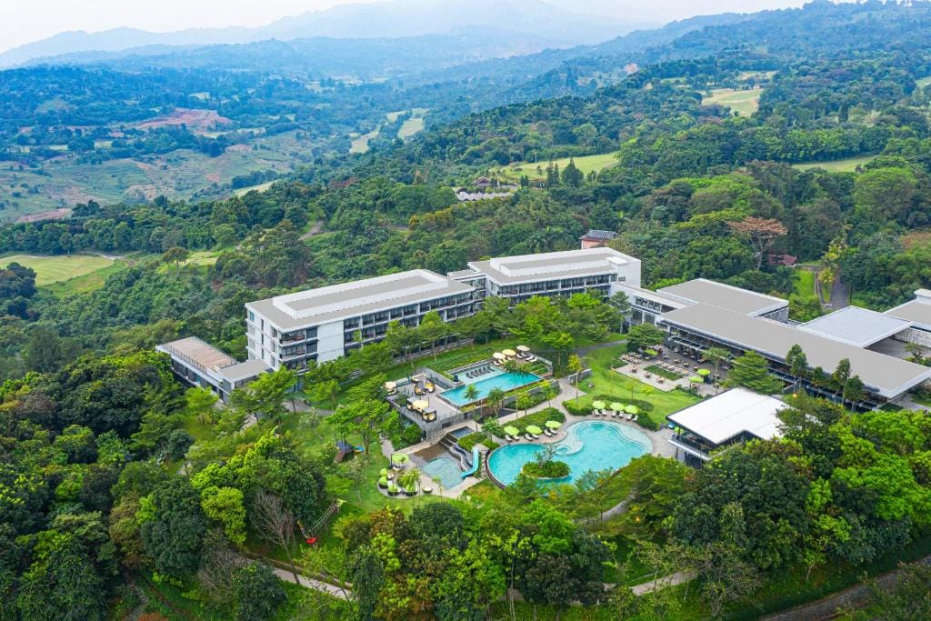 Royal Tulip Gunung Geulis Resort and Golf - 5-star hotel in Bogor, Bogor