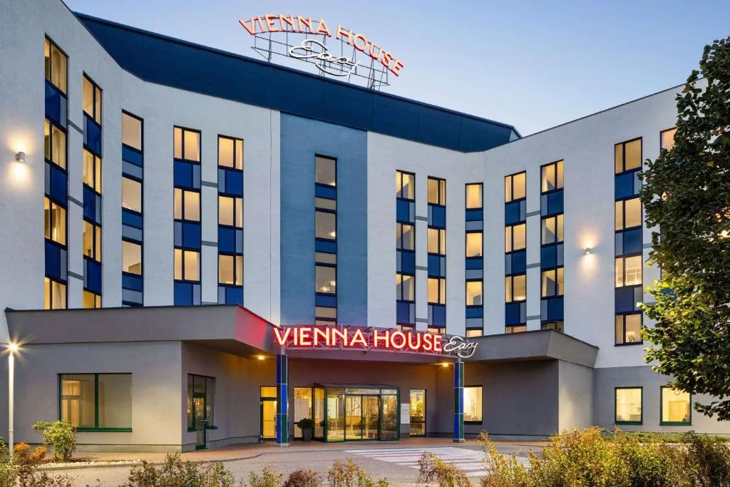 Vienna House Easy by Wyndham Bratislava - 3-star hotel in Airport District, Bratislava - photo 1