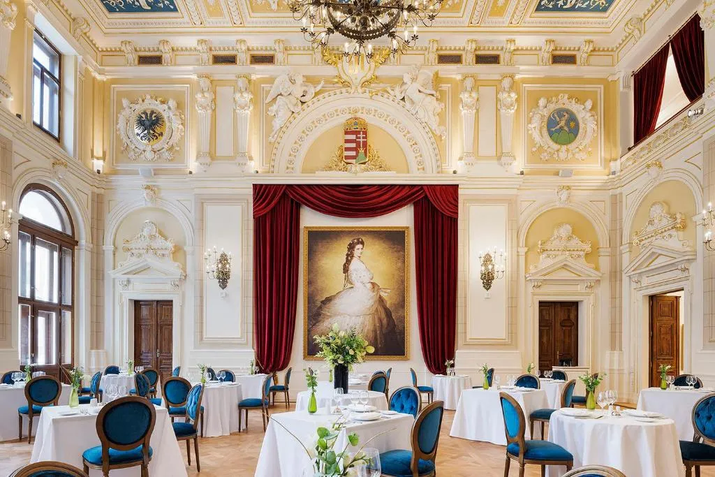 Áurea Ana Palace by Eurostars - 5-star hotel in District V (Belváros, Lipótváros), Budapest - photo 1
