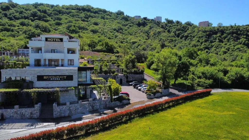 Hotel Opera Jaz - 3-star hotel in Servisna zona bb, Budva - photo 1