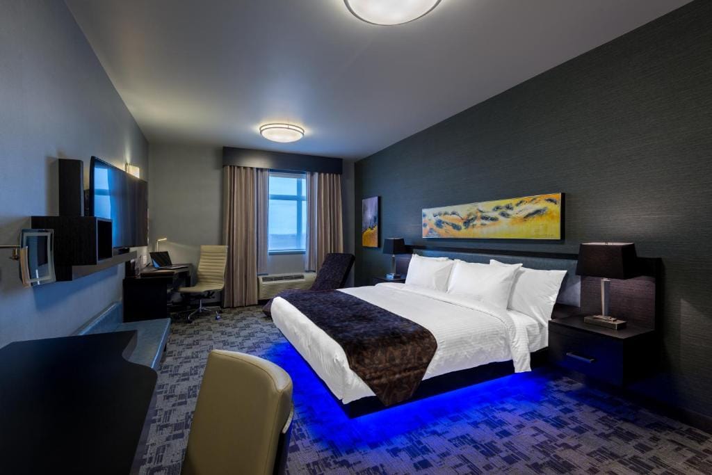 Applause Hotel Calgary Airport by CLIQUE - 4-star hotel in Calgary, Calgary - photo 1