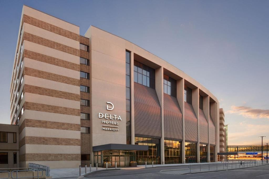 Delta Hotels Calgary Airport In-Terminal - 4-star hotel in Calgary, Calgary - photo 1