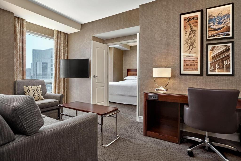 Sheraton Suites Calgary Eau Claire - 4-star hotel in Calgary, Calgary - photo 1